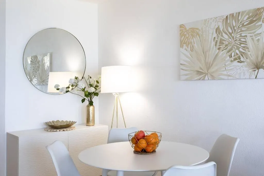 C4 - 1 Bdr Facing Sea & Beach - Parking, Tennis & Wifi Cannes 0*,  Francja