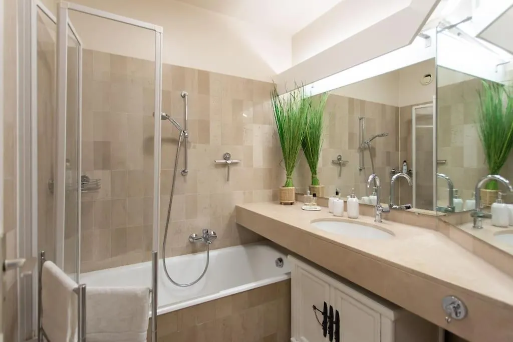 Apartament C4 - 1 Bdr Facing Sea & Beach - Parking, Tennis & Wifi Cannes